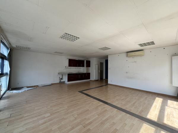 Bureau 10 pièces - 250 m²