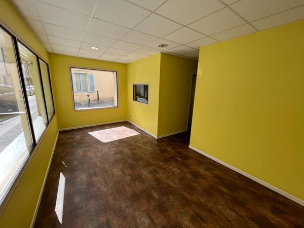 Local commercial centre ville Laval 80 m² à louer
