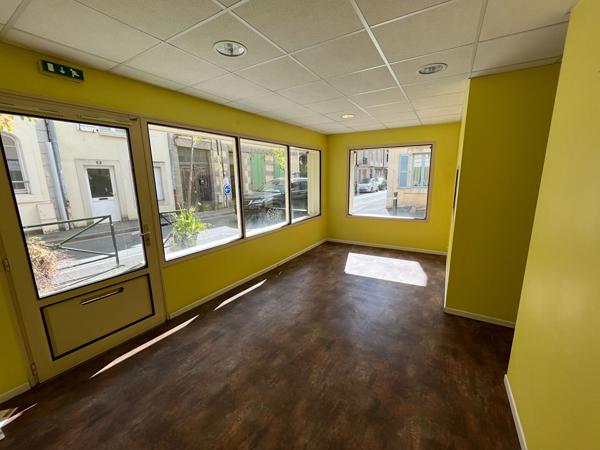 Local commercial centre ville Laval 80 m² à louer