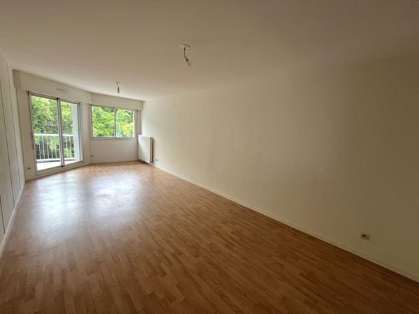 Angers – appartement avec terrasse et parking