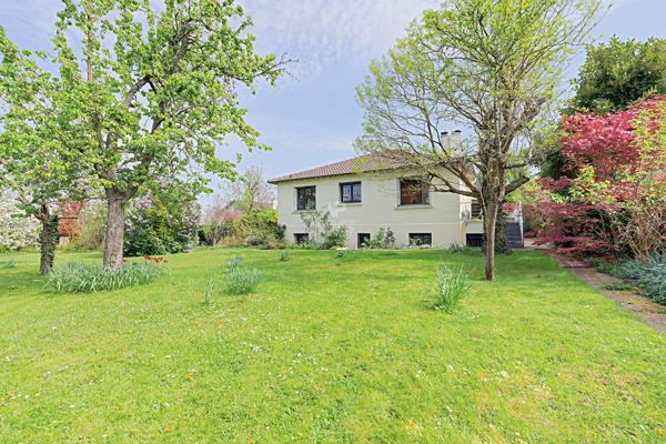 Maison Saint Germain En Laye 6 pièce(s) 186 m2 998 000 € **  - Référence  18225