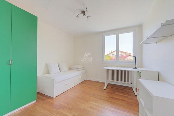 Maison Saint Germain En Laye 6 pièce(s) 186 m2 998 000 € **  - Référence  18225