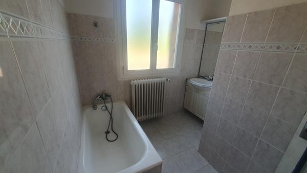 PAVILLON SUR SOUS-SOL COMPLET YVETOT PROCHE ECOLE ET CENTRE 157 000 €