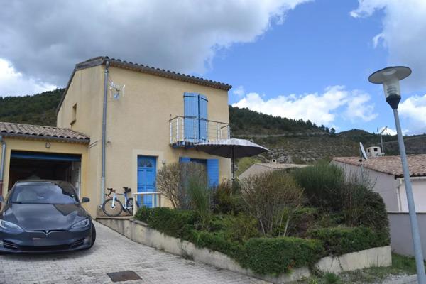 Vente                                                      Maison
                        
                     3 pièces                      77 m2                     à Castellane