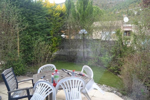 Vente                                                      Maison
                        
                     3 pièces                      77 m2                     à Castellane