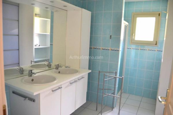 Vente                                                      Maison
                        
                     3 pièces                      77 m2                     à Castellane