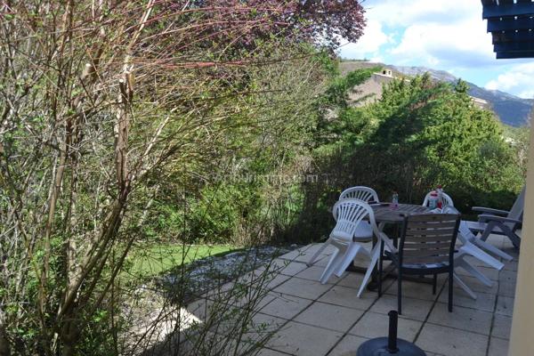 Vente                                                      Maison
                        
                     3 pièces                      77 m2                     à Castellane