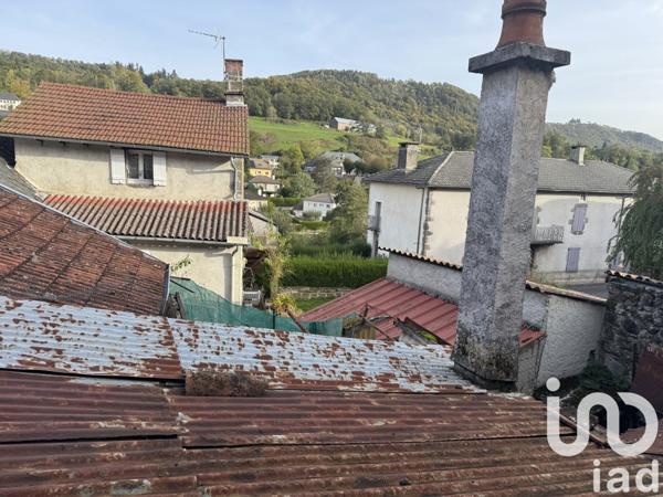 Maison de village 4 pièces de 74 m² à Marmanhac (15250)