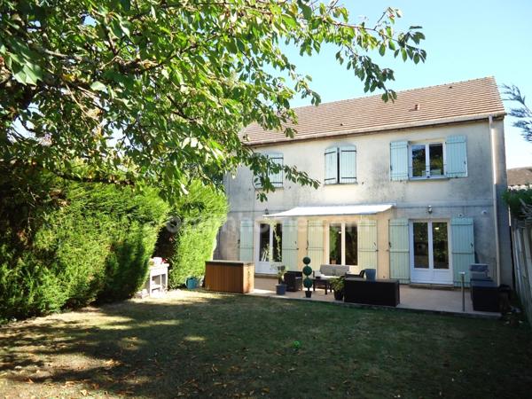 Maison / Villa à BELLOY EN FRANCE - 145m2 - 5 pièces - Terrain de 572m2