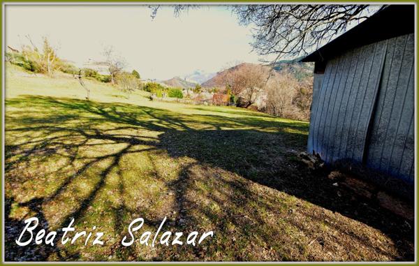 A Digne-les-Bains très beau terrain de 1009m2 à vendre, constructible , une très belle exposition, une très belle vue