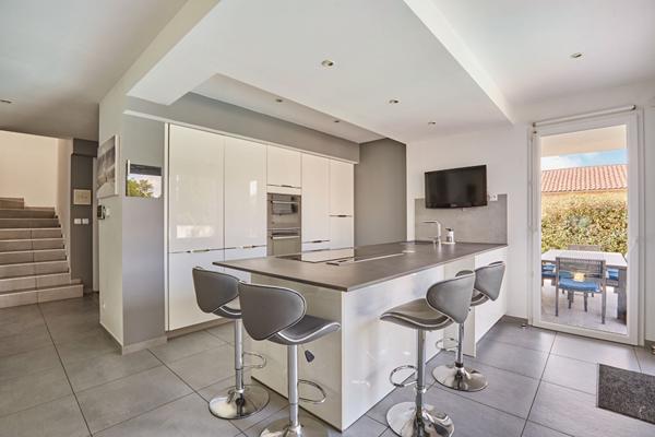Maison  Contemporaine Mallemort 5 pièces 168 m2