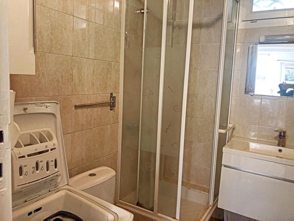 Spacieux Studio  meublé en rez-de-jardin secteur Val Fleuri