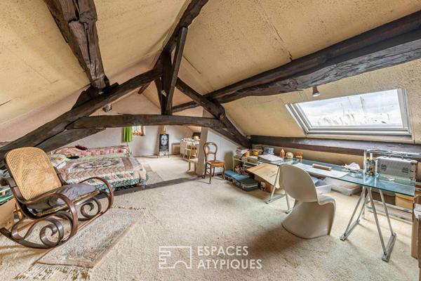 La maison avec sa dépendance et ses écuries