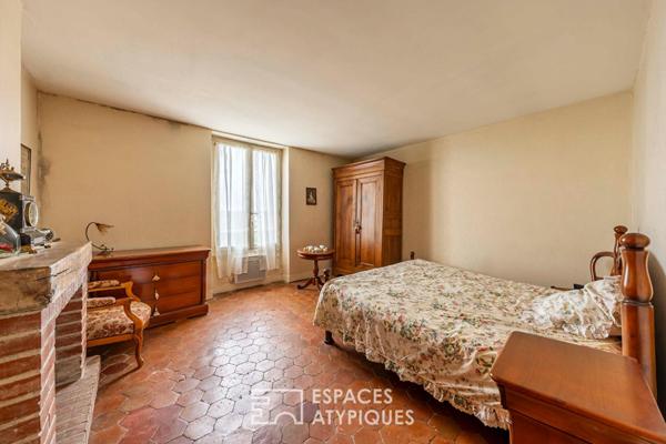 La maison avec sa dépendance et ses écuries