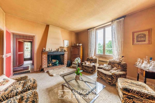 La maison avec sa dépendance et ses écuries