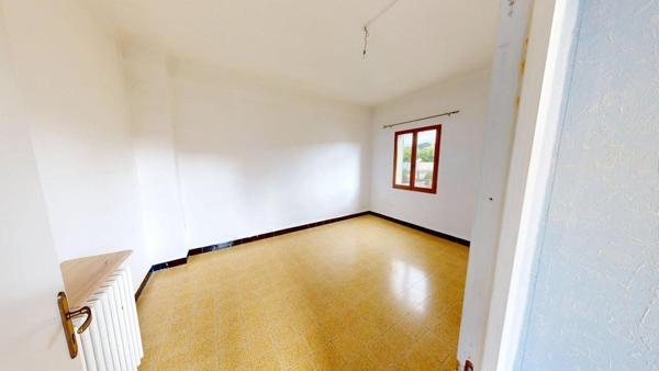 maison spacieuse avec garage et jardin