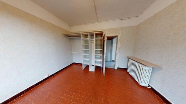maison spacieuse avec garage et jardin