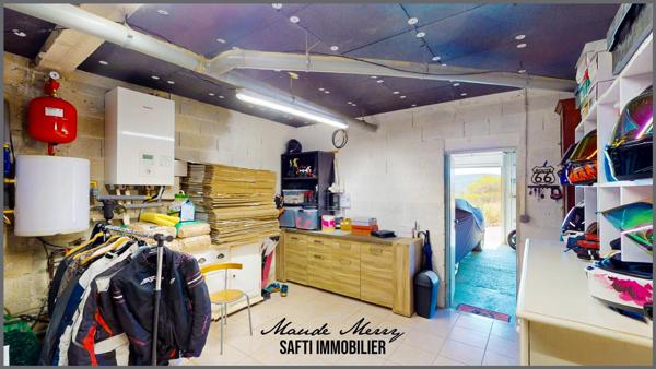 Villa individuelle 168 m2 habitable - 4 chambres dont une suite parentale - 75 m2 de sous-sol - piscine - vue superbe sur les collines environnantes et au calme absolu - forage et eau de ville