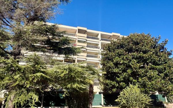 Appartement à vendre    1 pièce • 40 m2 Le Cannet