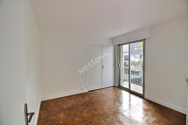 Appartement Les Lilas 3 pièces avec balcon cave et place de stationnement