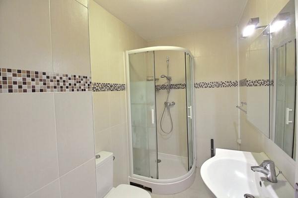 Appartement Les Lilas 3 pièces avec balcon cave et place de stationnement