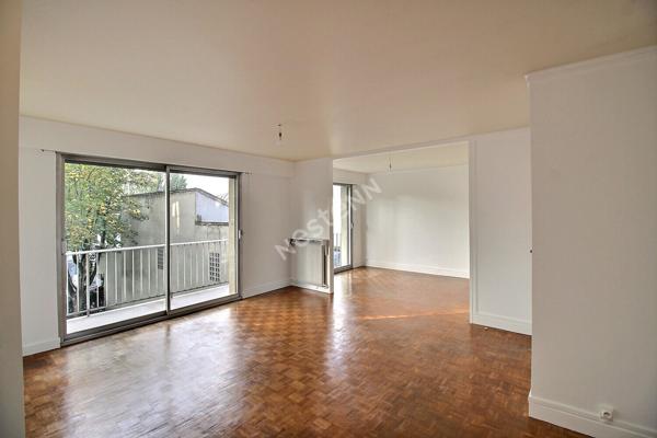 Appartement Les Lilas 3 pièces avec balcon cave et place de stationnement