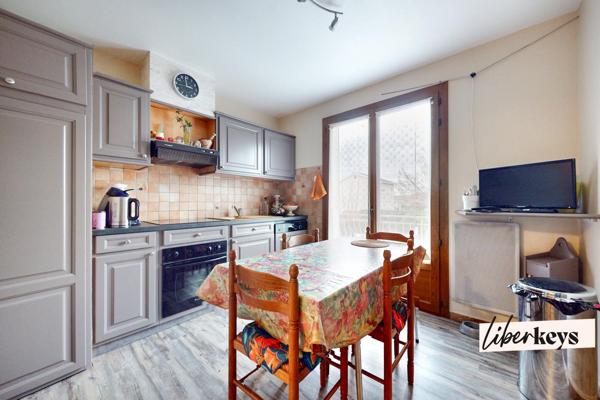 Maison familiale individuelle – Terrain clos et arboré de 700 m² – Secteur résidentiel à Corbas