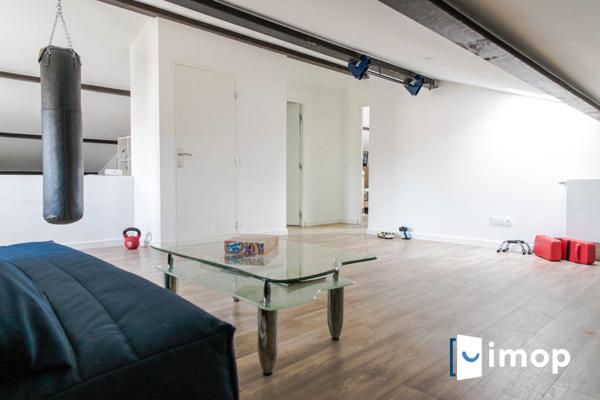 Maison avec extérieur divisée en 3 appartements