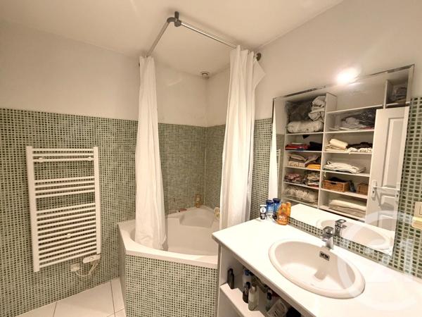 Maison à vendre  9 pièces - 220 m 2   MEXIMIEUX  - 01