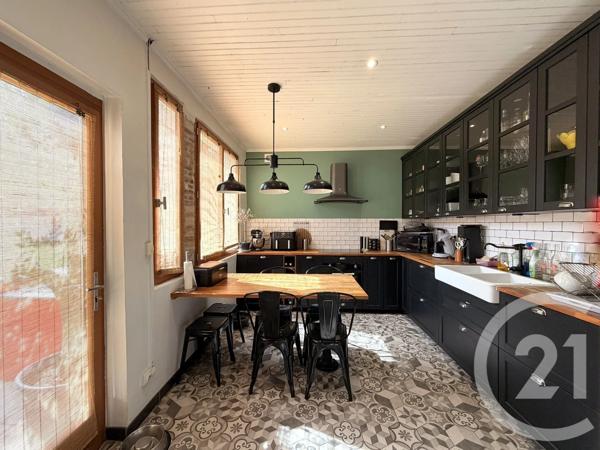 Maison à vendre  9 pièces - 220 m 2   MEXIMIEUX  - 01
