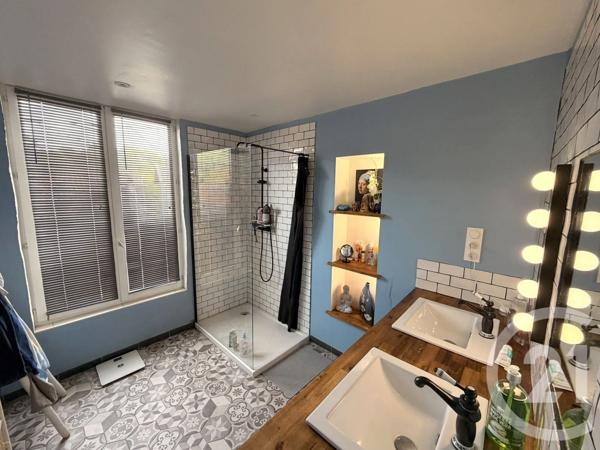 Maison à vendre  9 pièces - 220 m 2   MEXIMIEUX  - 01