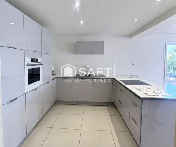 Villa mitoyenne de 80 M2 en R+1 en copropriété avec une autre également a la vente
