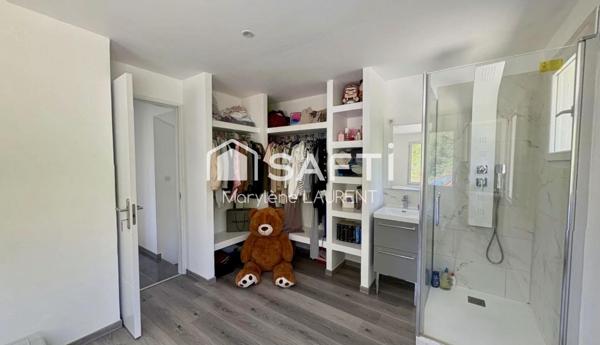 Villa mitoyenne de 80 M2 en R+1 en copropriété avec une autre également a la vente