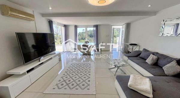 Villa mitoyenne de 80 M2 en R+1 en copropriété avec une autre également a la vente