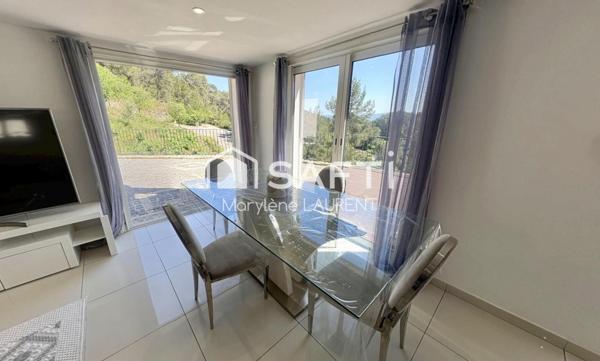 Villa mitoyenne de 80 M2 en R+1 en copropriété avec une autre également a la vente