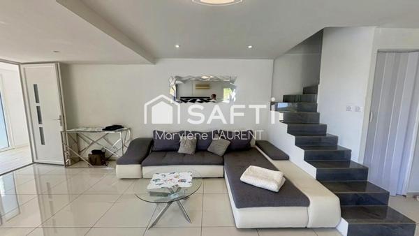 Villa mitoyenne de 80 M2 en R+1 en copropriété avec une autre également a la vente