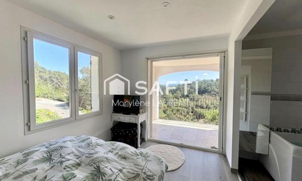 Villa mitoyenne de 80 M2 en R+1 en copropriété avec une autre également a la vente