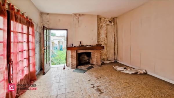 À Vendre : Ensemble de 3 Maisons à Rénover avec Fort Potentiel