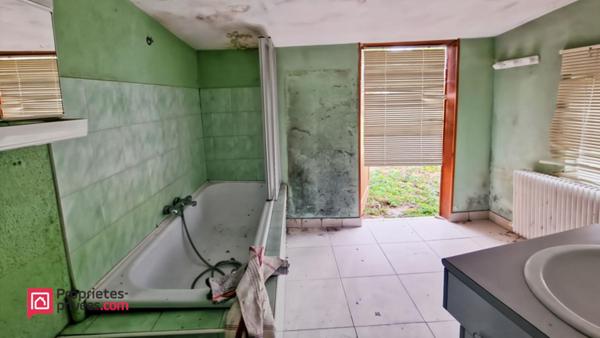 À Vendre : Ensemble de 3 Maisons à Rénover avec Fort Potentiel