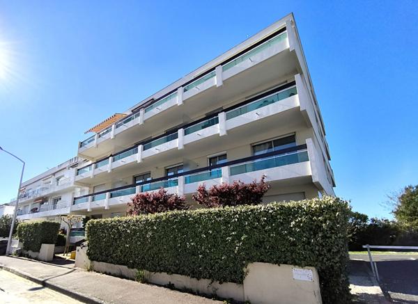 Appartement 2 pièces à vendre à Royan, dernier étage avec balcon et parking