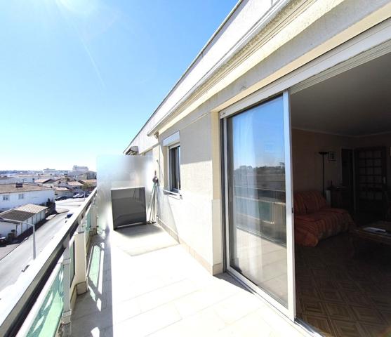 Appartement 2 pièces à vendre à Royan, dernier étage avec balcon et parking