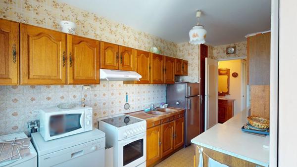 Appartement 2 pièces à vendre à Royan, dernier étage avec balcon et parking