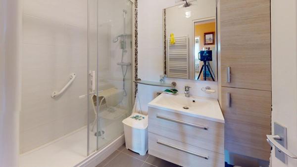 Appartement 2 pièces à vendre à Royan, dernier étage avec balcon et parking