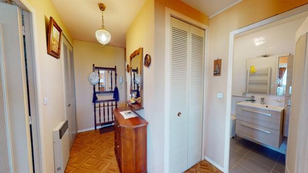 Appartement 2 pièces à vendre à Royan, dernier étage avec balcon et parking