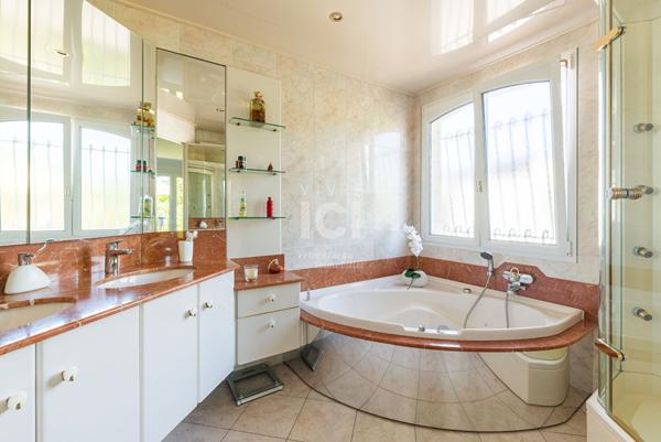 Maison - 6 pièces - 160 m²