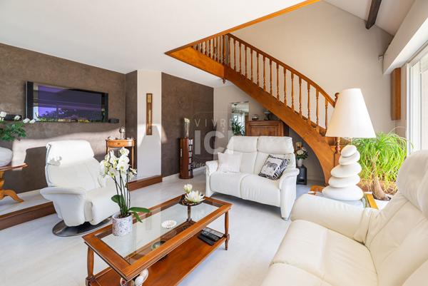 Maison - 6 pièces - 160 m²