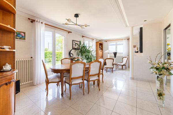 Maison - 6 pièces - 160 m²