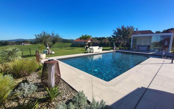 Maison à vendre    7 pièces • 185 m2 Espelette