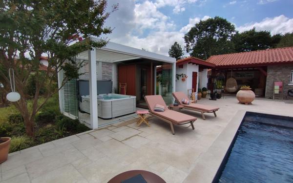 Maison à vendre    7 pièces • 185 m2 Espelette