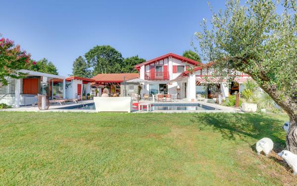 Maison à vendre    7 pièces • 185 m2 Espelette